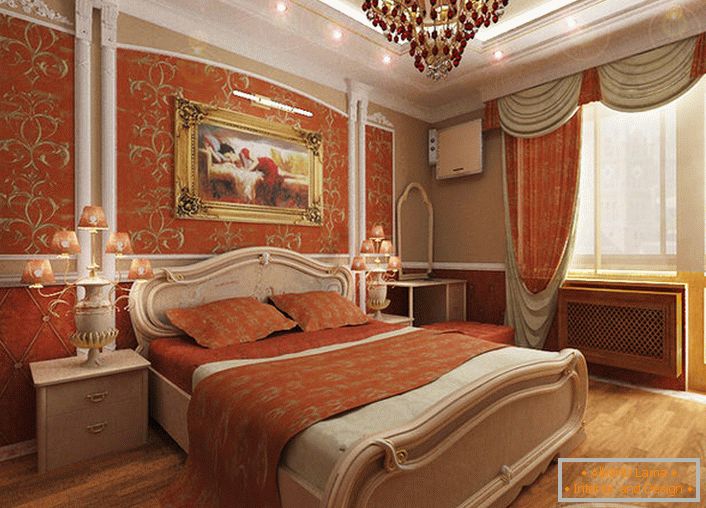 Sypialnia w stylu empirowym dla młodej damy. Jasny koralowy kolor w połączeniu ze złotym wzorem sprawia, że ​​projekt jest naprawdę ekskluzywny i stylowy.