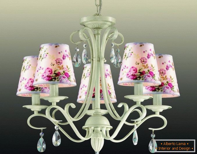 Kolorowe lampy sufitowe w stylu Prowansji