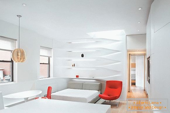 Kreatywne wnętrze mieszkania w kolorze białym