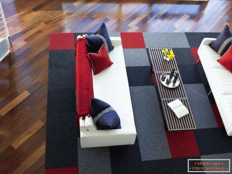 kwadratowy dywan-płytki-salon