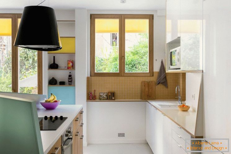 Pomysł wnętrza kuchni na małe apartamenty od MAEMA Architekci