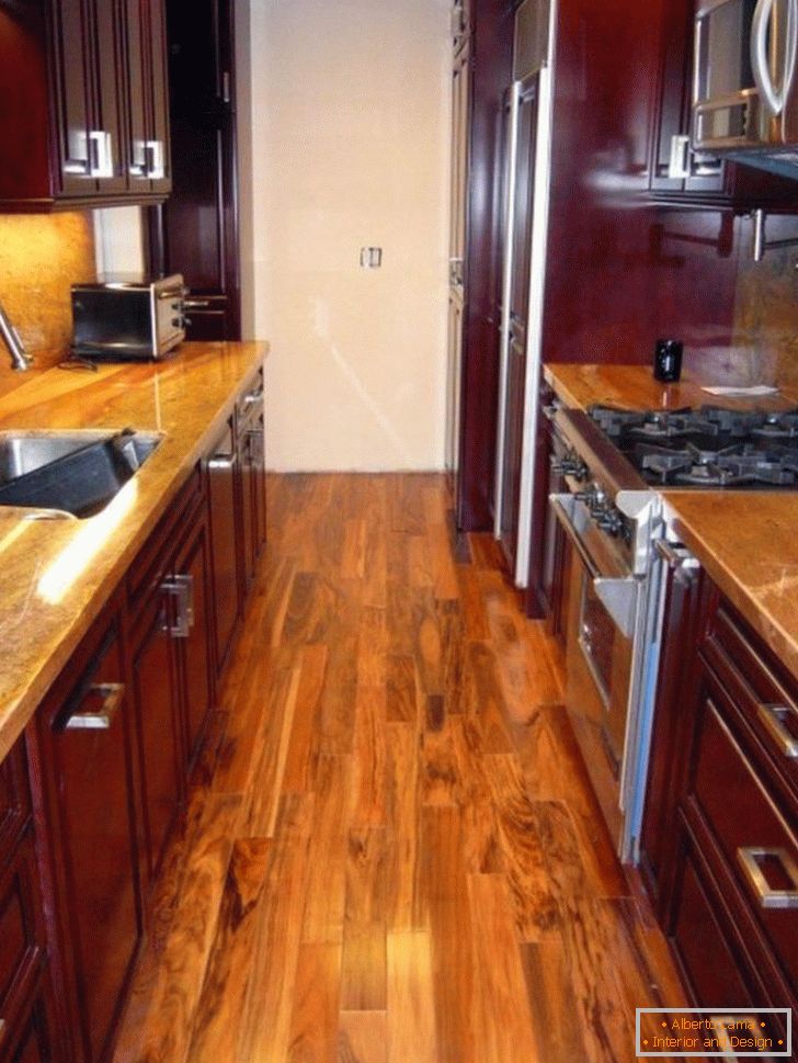 Drewniana podłoga w kuchni