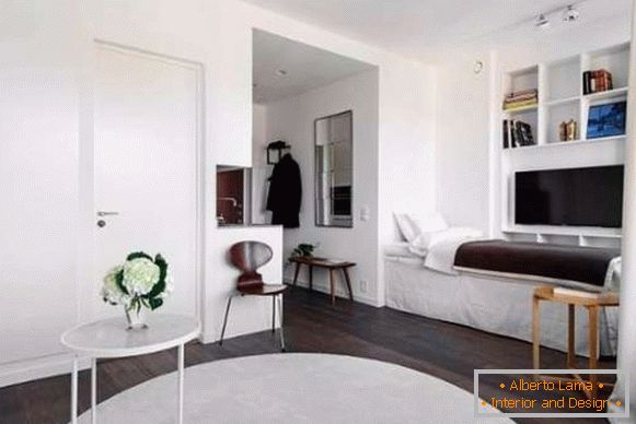 Małe apartamenty typu studio - designerska sypialnia na zdjęciu