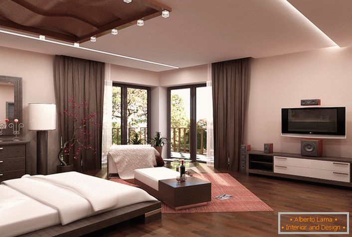 Przestronna sypialnia w stylu high-tech w odcieniach beżu w domu młodej rodziny w Rzymie.
