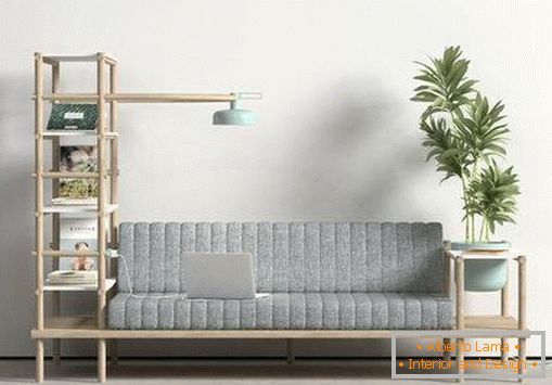 Sofa z półkami i lampą