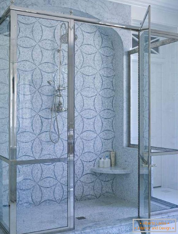 Metalowe i poplamione ogrodzenia prysznicowe bez palet
