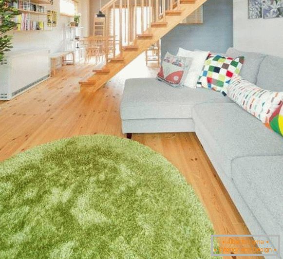 Owalne dywany na podłodze - zdjęcia w kolorze zielonym