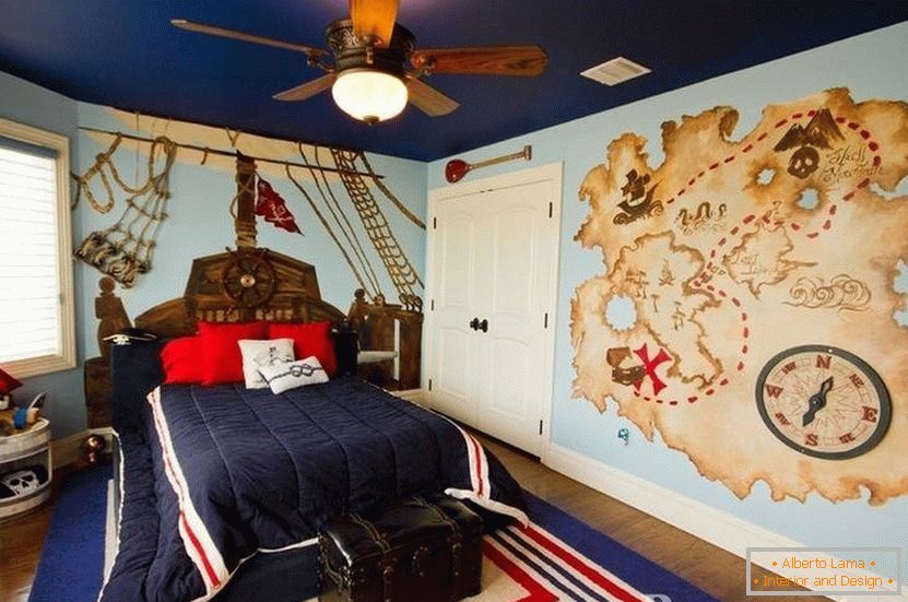 Mapa na ścianie sypialni