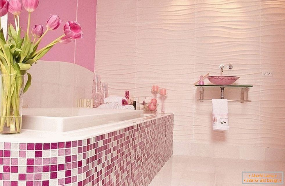 Łazienka w kolorze różowym z mozaiką
