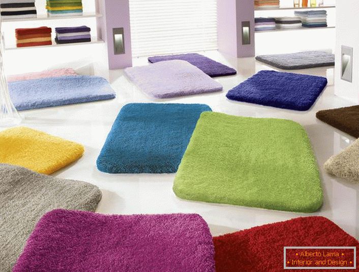 Uniwersalna konstrukcja dywanika do łazienki o wysokim włosie pozwala na używanie go w każdej łazience. Najważniejsze jest prawidłowe określenie koloru.