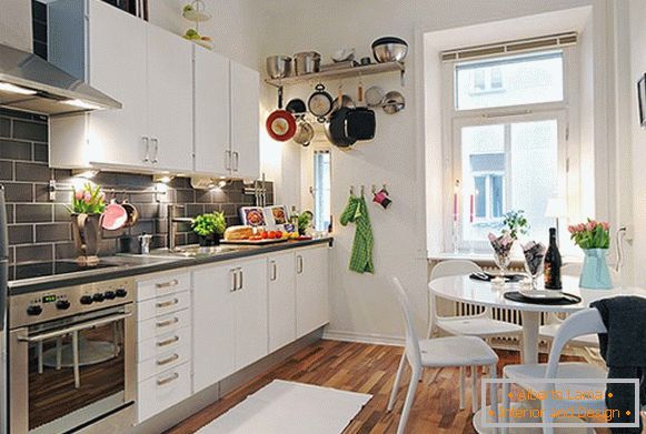 Kuchnia z małego mieszkania w Szwecji