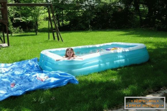 Mały basen dla dzieci - zdjęcie nadmuchiwanego basenu
