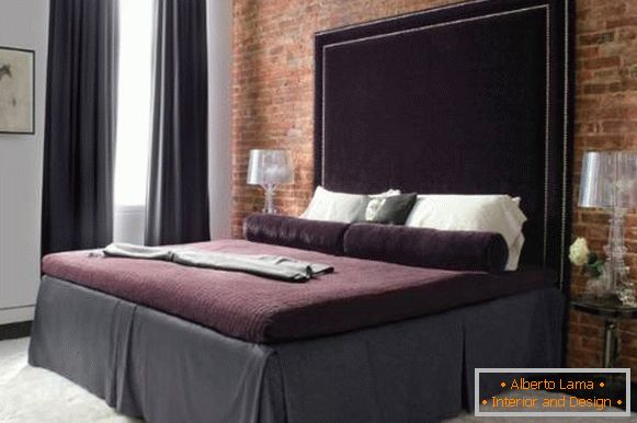 Luksusowe łóżko z wysokim miękkim aksamitnym zagłówkiem