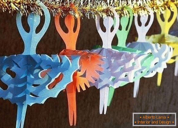 Świąteczna girlanda płatków śniegu własnymi rękami, zdjęcie 58