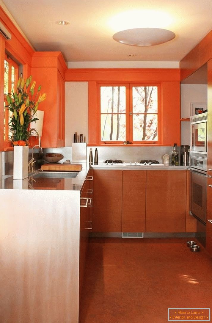 Ściany pomalowane na kolor pomarańczowy
