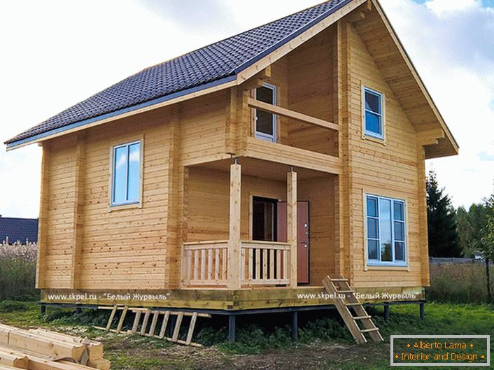 Drewniany dom z poddaszem