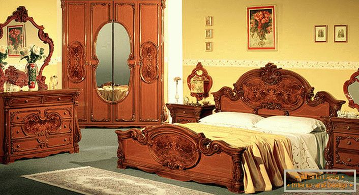 Włoskie meble do sypialni w stylu barokowym.
