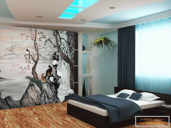 Do dekoracji ścian sypialni w stylu japońskiego minimalizmu wykorzystano tapetę z nadrukiem fotograficznym. Rysunek tematyczny sprawia, że ​​kompozycja jest oryginalna i kompletna.