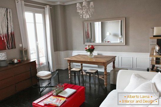 Salon małego mieszkania w Paryżu