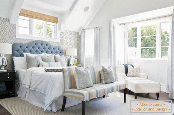 poduszki w designerskich sypialniach