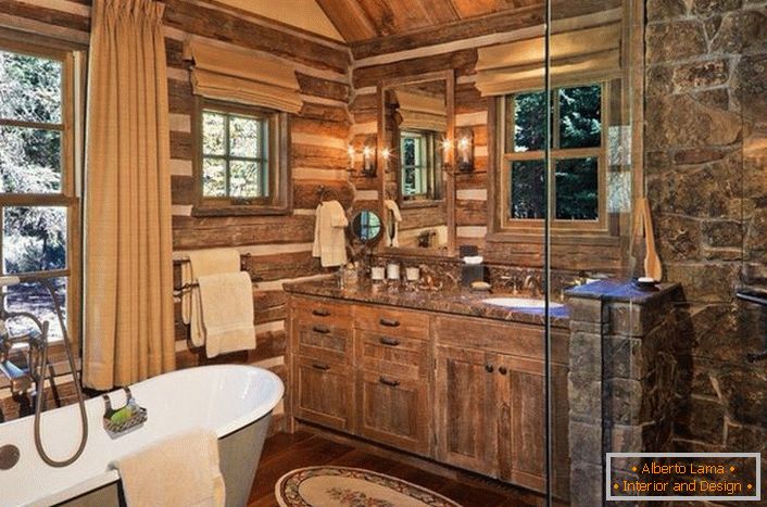 Łazienka w wiejskim stylu z odpowiednio dobranymi meblami. Ciekawym pomysłem na projekt jest okno z drewnianą ramą nad łazienką.