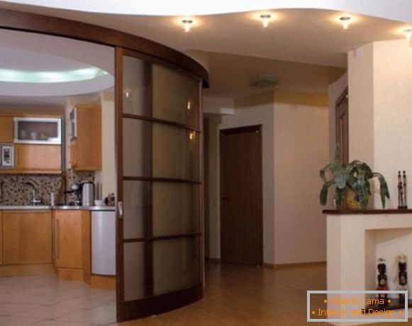 Promień przesuwane drzwi do kuchni - zdjęcia z drewna ze szkłem