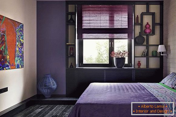 Sypialnia w kolorze fioletowym - fotografia z ciemnego drzewa