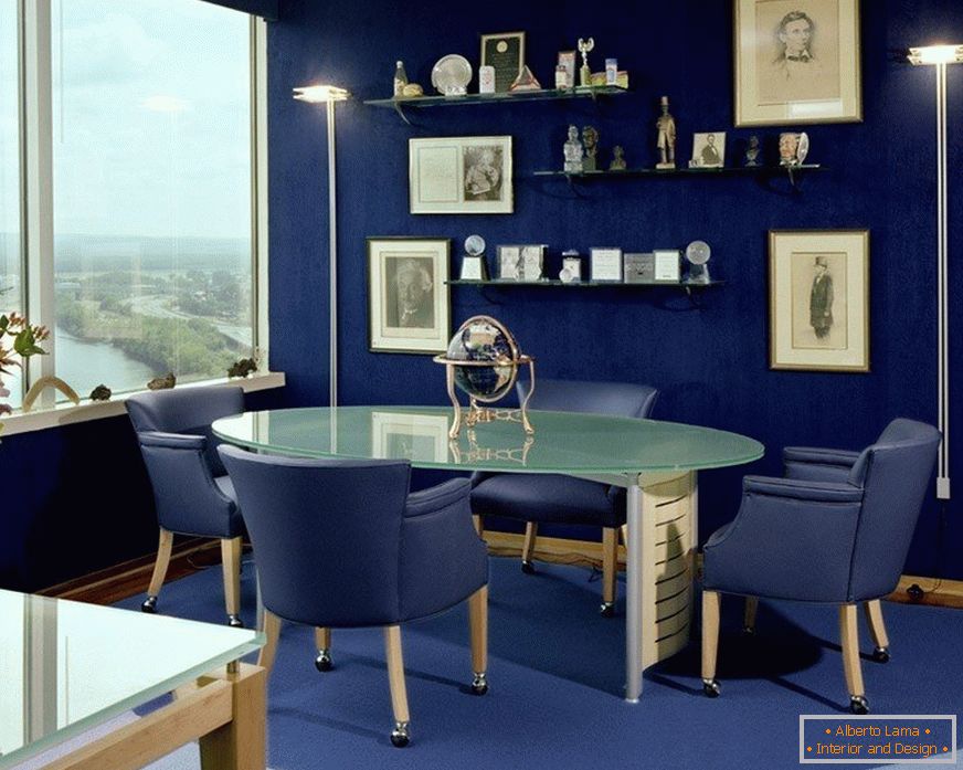 Niebieski we wnętrzu кабинета