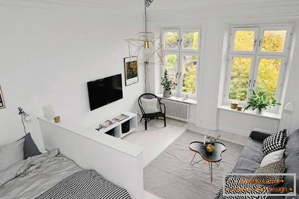 Jednopokojowe mieszkanie w skandynawskim stylu - salon i sypialnia