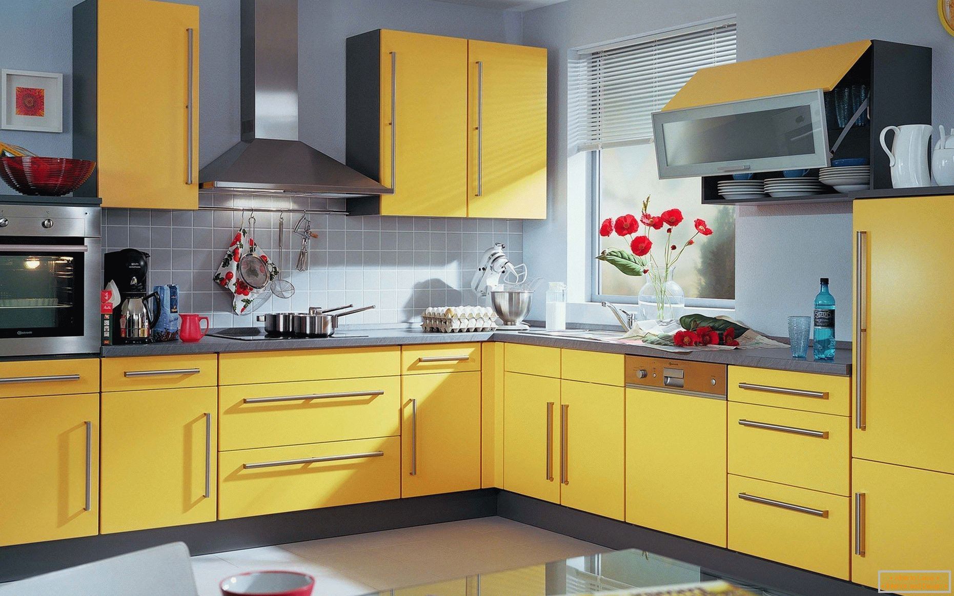 Ściany w pastelowych kolorach, żółta kuchnia