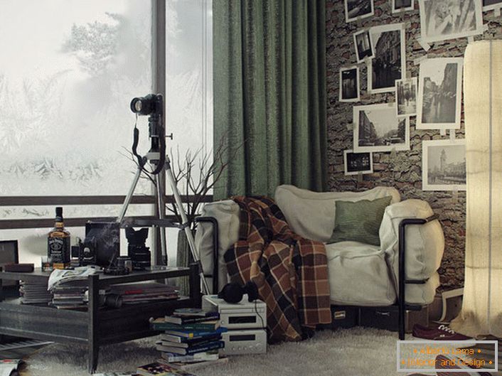 Styl loftowy zakłada mały chaotyczny bałagan. Doskonałym przykładem jest mieszkanie profesjonalnego fotografa amerykańskiego w stylu loftu.