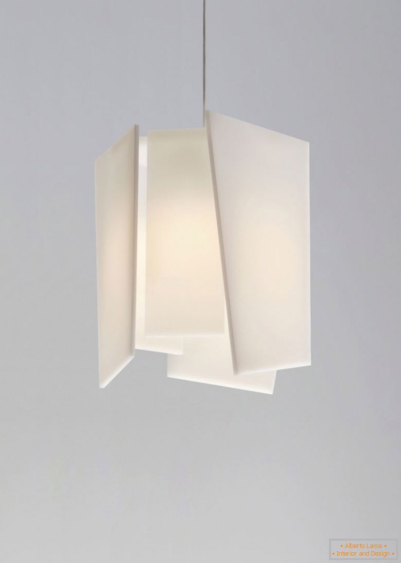 Designerska lampa wykonana z drewna