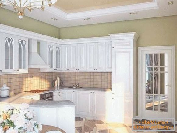 Wnętrze małej kuchni w prywatnym domu - biała kuchnia w stylu klasycznym
