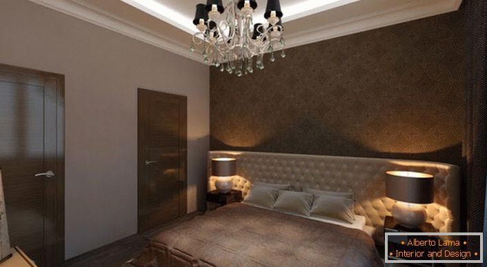 Sypialnia w stylu Art Deco z odpowiednim oświetleniem. Tłumione światło tworzy atmosferę prywatności i romansu w pokoju.