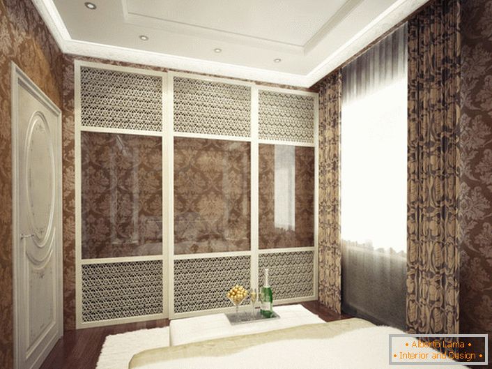 Meble do sypialni w stylu Art Deco powinny być przestronne, funkcjonalne i atrakcyjne. Stylowa garderoba z błyszczącymi drzwiami jest idealną opcją wnętrza w tym stylistycznym stylu.