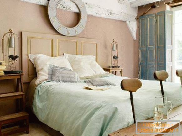 Mała sypialnia w stylu prowansalskim - zdjęcie kreatywnego wnętrza