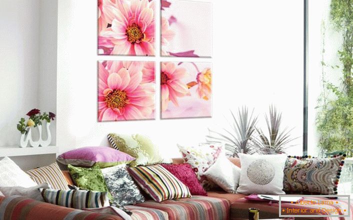 Coraz częściej właściciele mieszkań wybierają do wystroju wnętrza obraz z kwiatowym nadrukiem. Delikatnie różowe płatki sprawiają, że atmosfera w pokoju jest romantyczna i łatwa. 