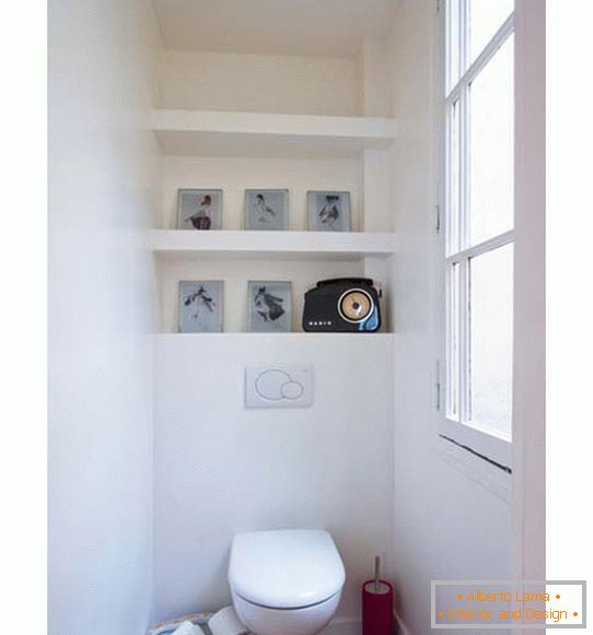 Toaleta małego apartamentu typu studio w Paryżu