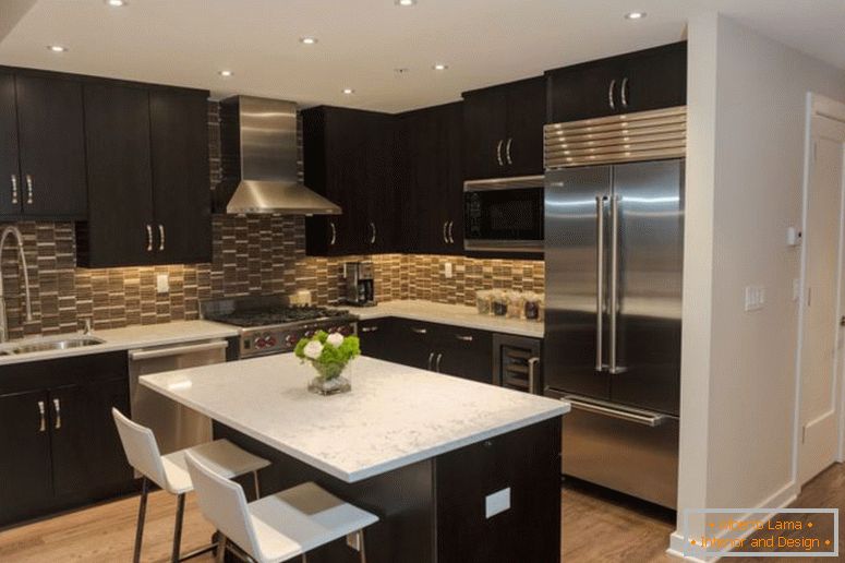 czarny-kolor-custom-interior-design prosty-duży-custom-design blat-backsplash-ideas_nice-backsplash-tile dark-kitchen-cabinet-granite