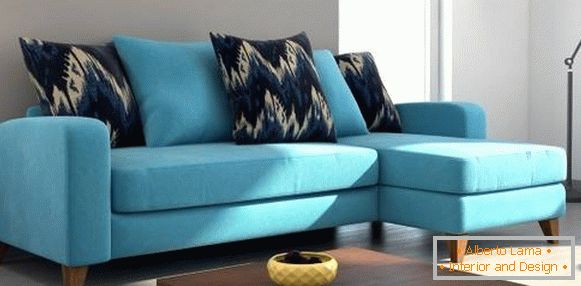 Mała kanapa narożna zdjęcie w kolorze niebieskim