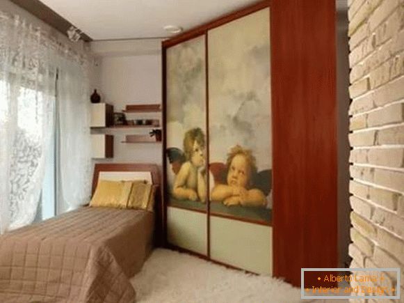 Szafka narożna trapezowa w sypialni - zdjęcie we wnętrzu