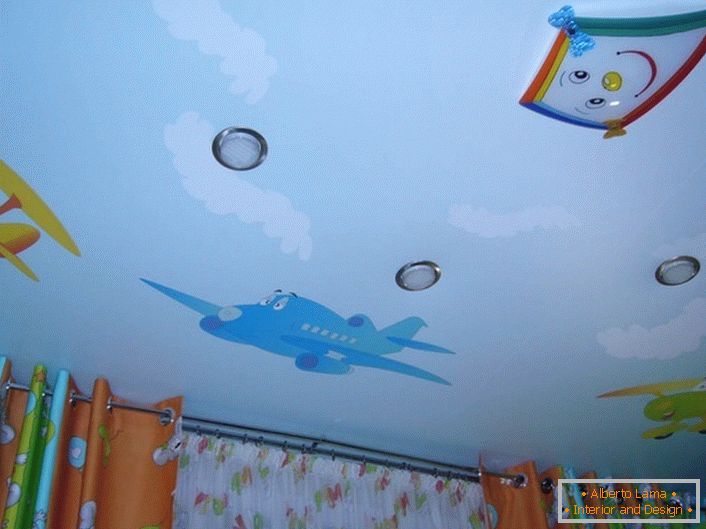 Śmieszne sufity napinane o samolotach z kreskówek. Dzieci to polubią.