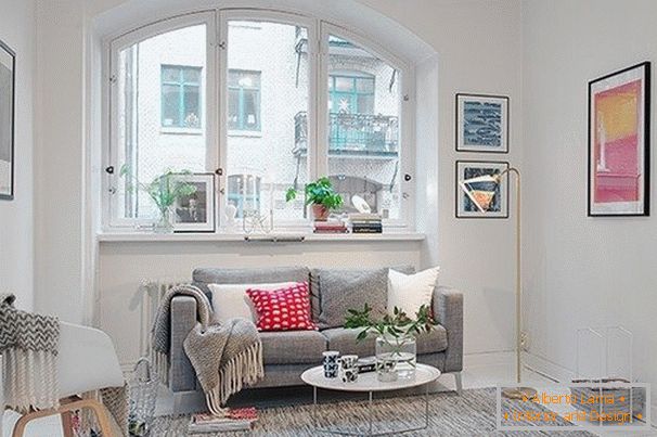 Salon małego mieszkania w stylu skandynawskim