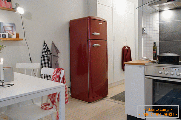 Kuchnia małego apartamentu w skandynawskim stylu