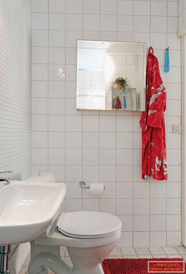 interesting-mała łazienka-projekt-with-toilet-and-washing-stand-plus-red-bath-mat-on-white-tiles-flooring-as-well-as-mirrored-recessed-medicine-cabinets-744x1095