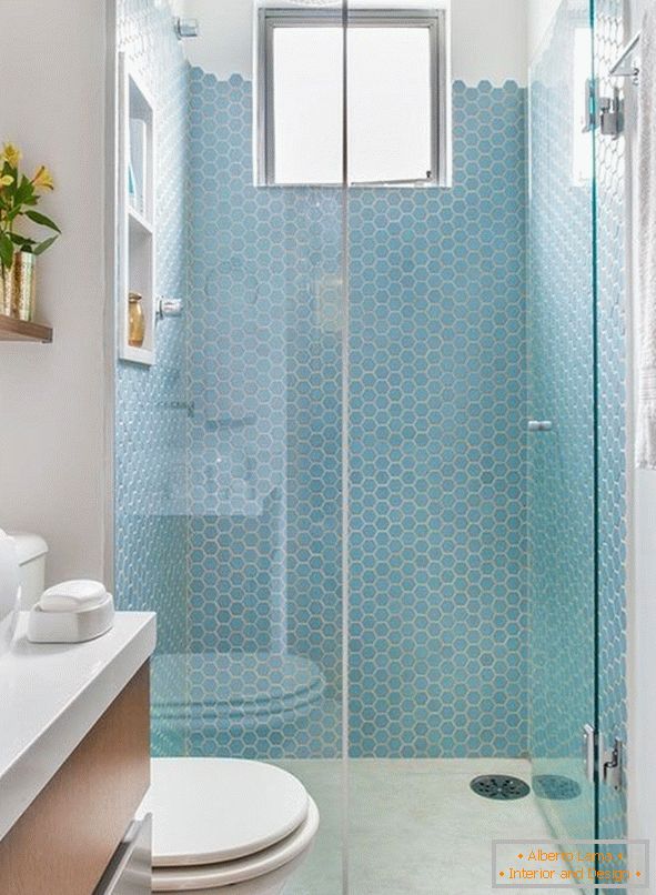 Dekoracja kabiny prysznicowej z mozaiką
