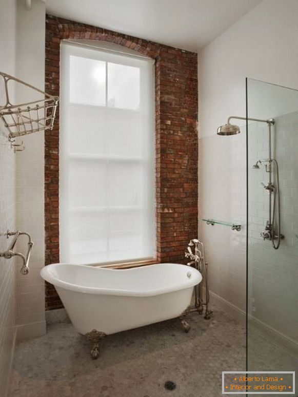 Łazienka w stylu Loft - niewielka powierzchnia z wanną i prysznicem