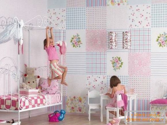 Piękna tapeta w pokoju dziecięcym dla dziewczyn - zdjęcie we wnętrzu