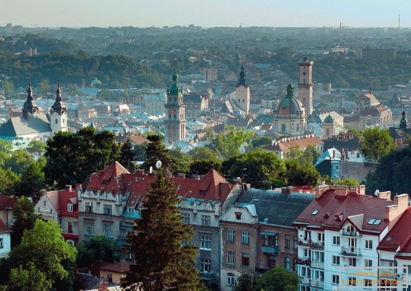 Nadzwyczajny widok na zamki Lwowa