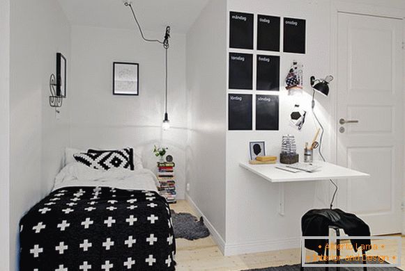 Stylowa mała sypialnia w czarno-białych kolorach